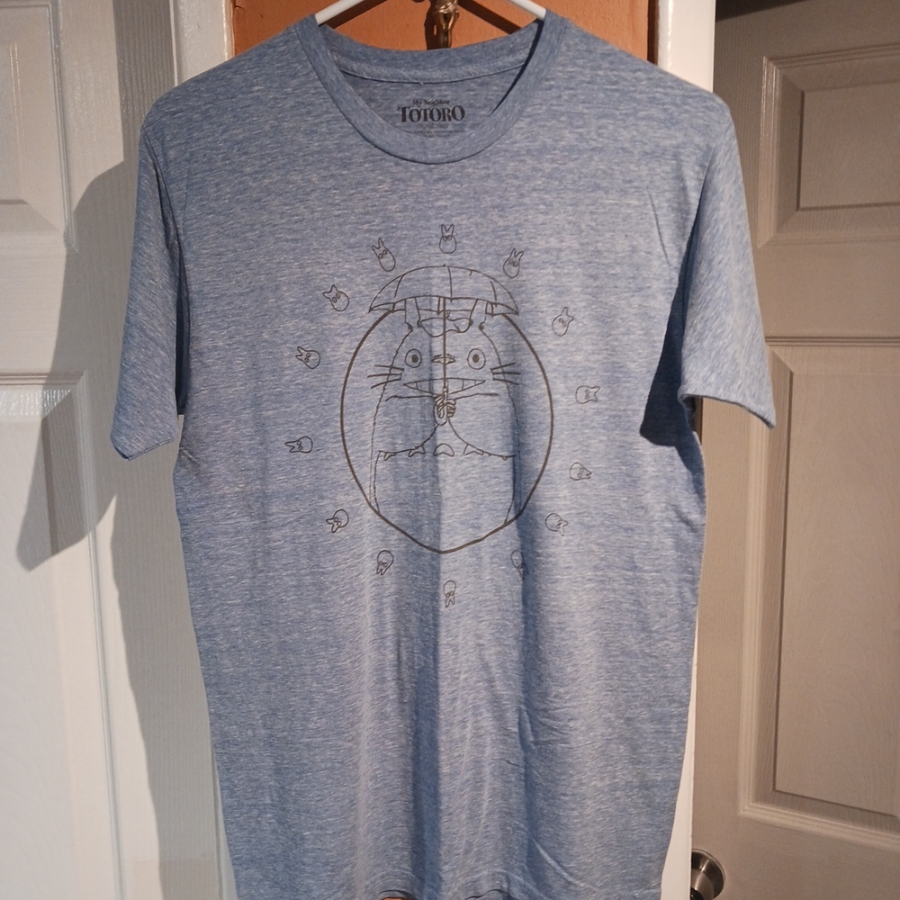 My Neighbor Totoro Men's Bioworld Light Blue Soft T-Shirt. Size M